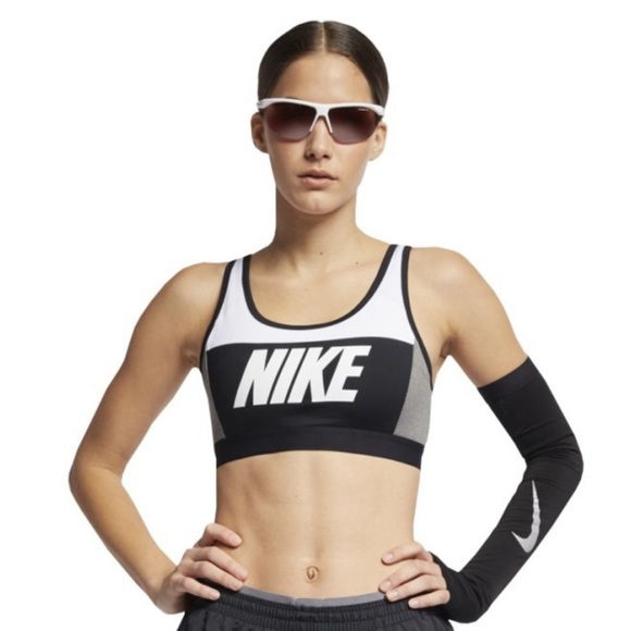 Nike Other - Nike black and white Womens sports bra Vneck back straps‎ size large